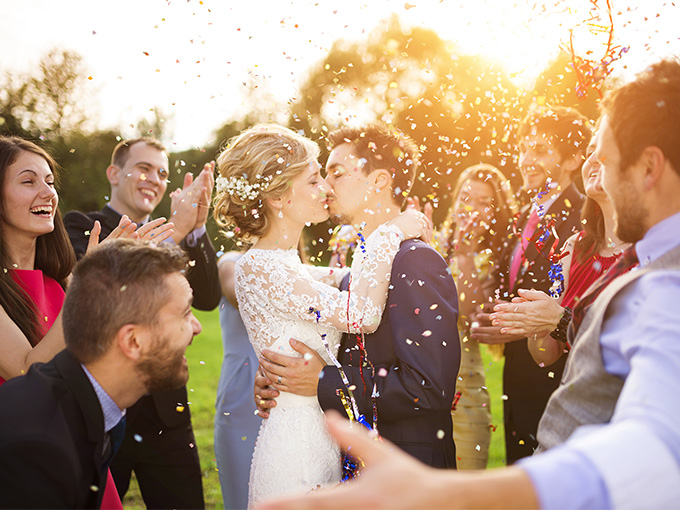 Как заставить целоваться молодоженов свадьбе. Как сделать свадебный поцелуй красивым? Как перебороть чувство смущения