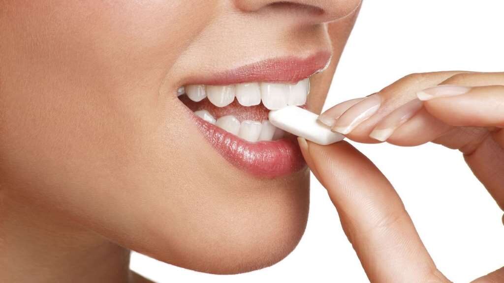 Почему возникает галитоз и как бороться с неприятным запахом изо рта